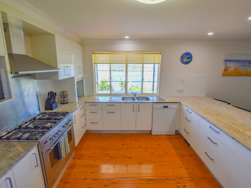 68 Wahine Drive, Russell Island QLD 4184
