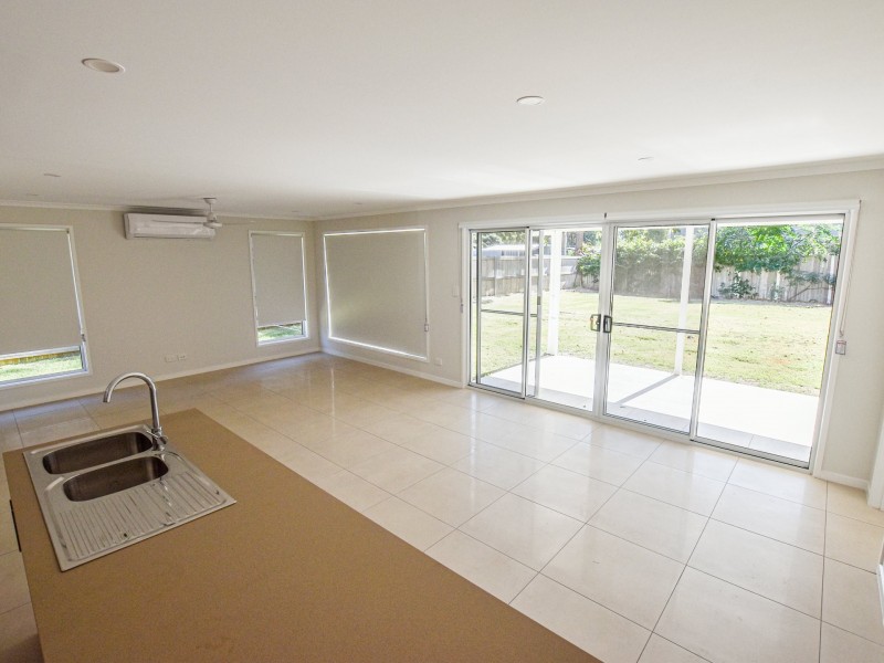 9 Rossi Avenue, Russell Island QLD 4184