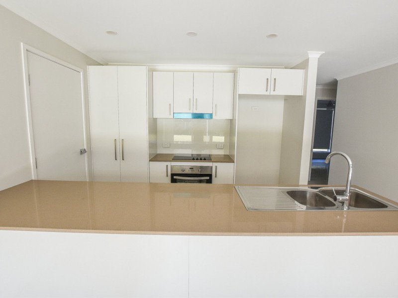 9 Rossi Avenue, Russell Island QLD 4184