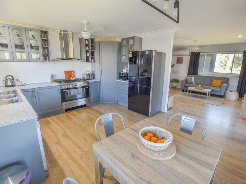 27-29 Tenanne Street, Russell Island QLD 4184