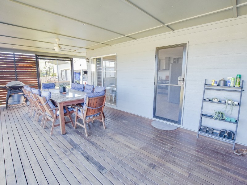 27-29 Tenanne Street, Russell Island QLD 4184