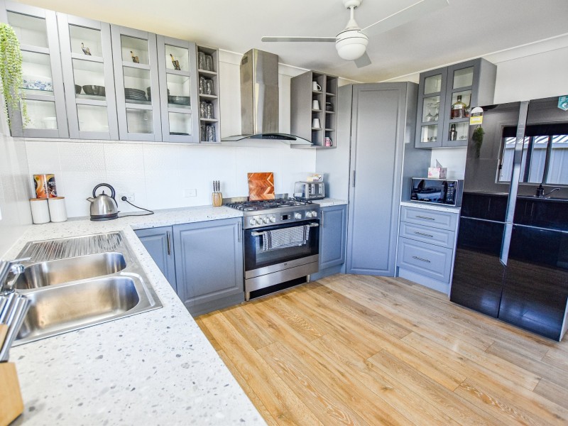 27-29 Tenanne Street, Russell Island QLD 4184