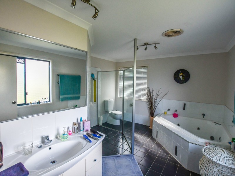 10 Carnation Court, Russell Island QLD 4184