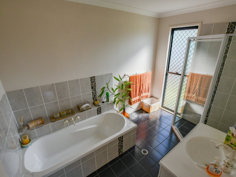 10 Carnation Court, Russell Island QLD 4184