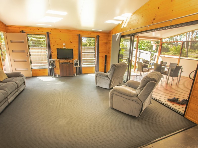 36 Taylor Street, Russell Island QLD 4184