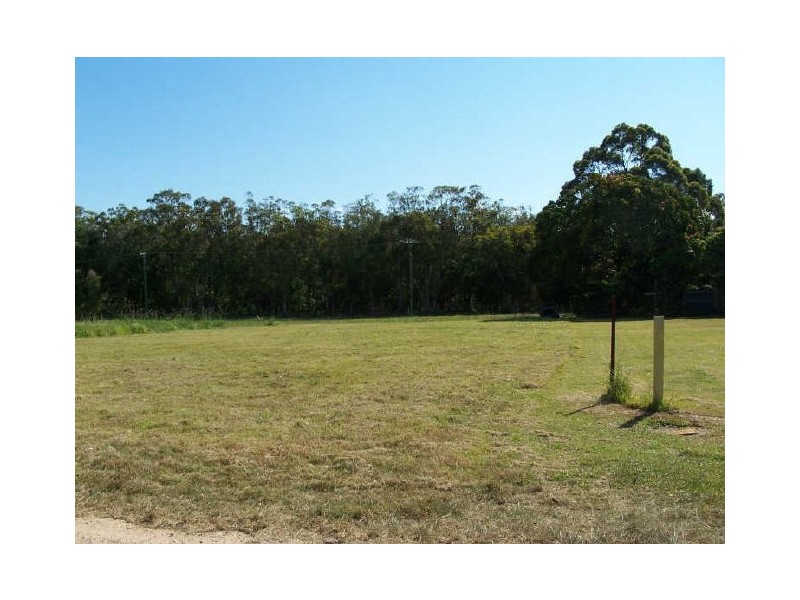 6 Mango Cr, Macleay Island QLD 4184