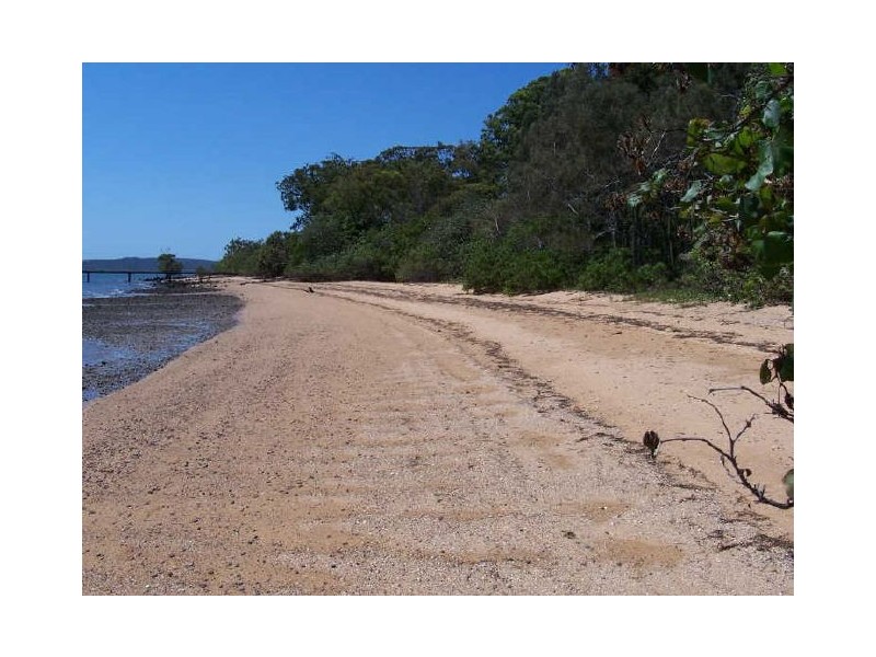 6 Mango Cr, Macleay Island QLD 4184