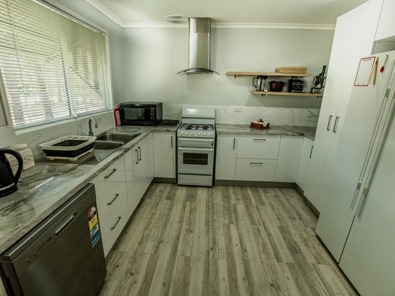 18 Bilbungra St, Russell Island QLD 4184