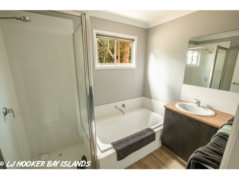 11 Todman St, Russell Island QLD 4184