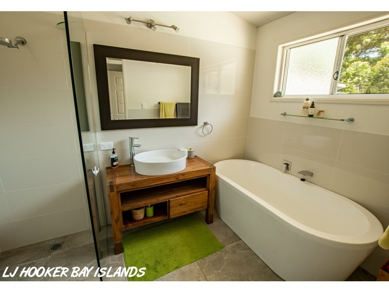 2-4 Illagona St, Russell Island QLD 4184