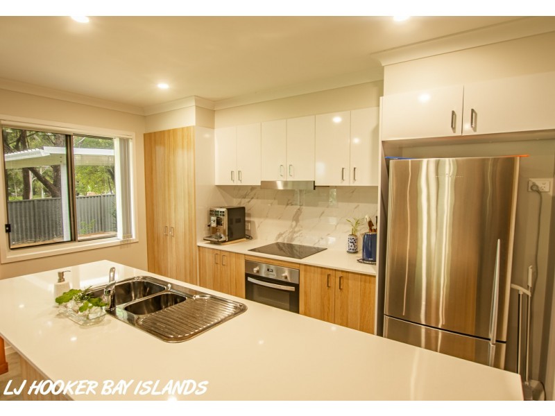42 HIGHLAND, Russell Island QLD 4184