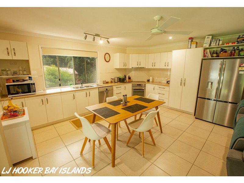 8 Aquarius Road, Russell Island QLD 4184