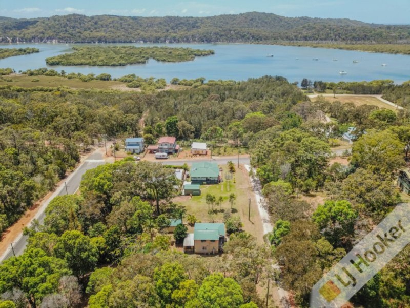 11 Peronne Ave, Russell Island QLD 4184
