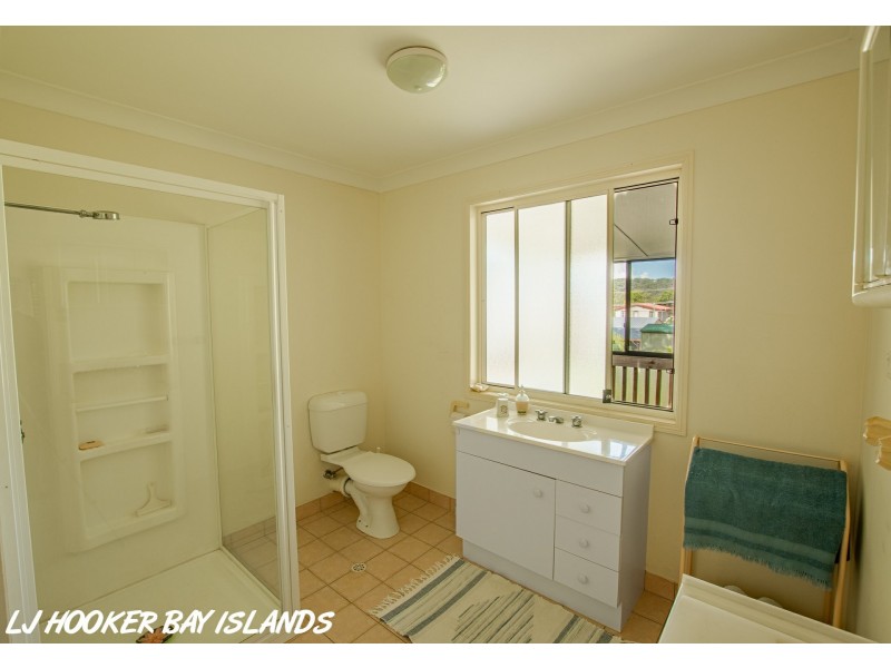 11 Peronne Ave, Russell Island QLD 4184
