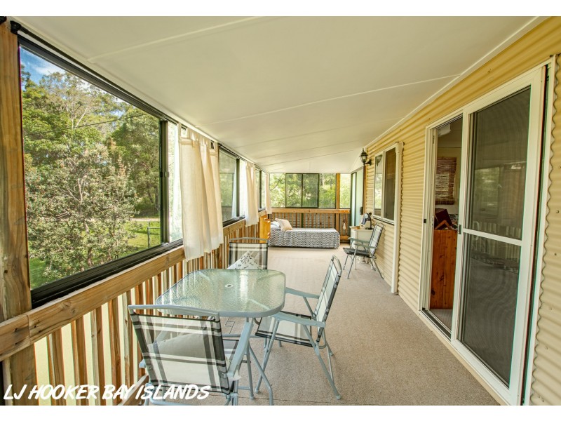 11 Peronne Ave, Russell Island QLD 4184