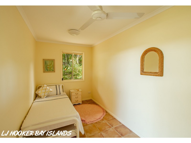 11 Peronne Ave, Russell Island QLD 4184