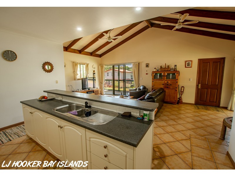 5 Crescent Drive, Russell Island QLD 4184