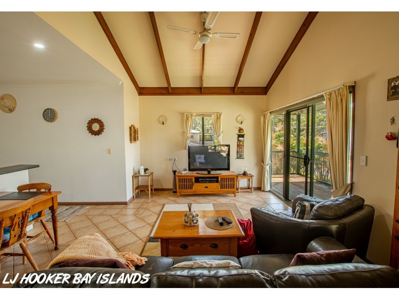 5 Crescent Drive, Russell Island QLD 4184