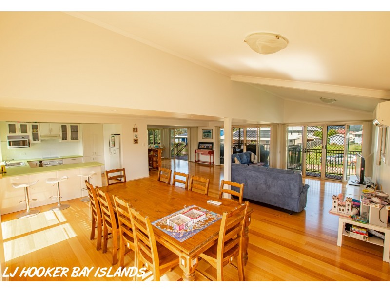 5 ZEPHYR STREET, Russell Island QLD 4184