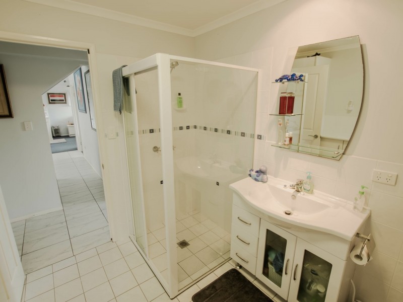 125 Wahine Drive, Russell Island QLD 4184