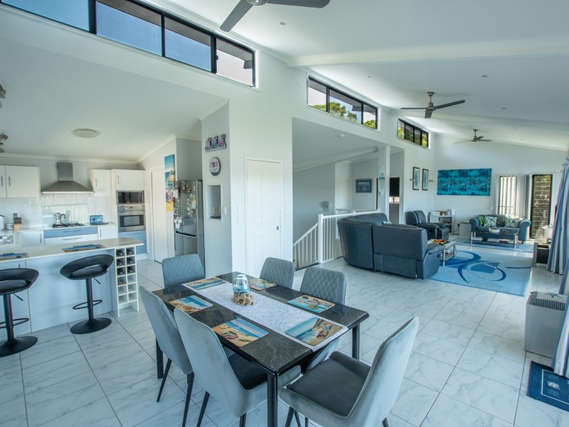 125 Wahine Drive, Russell Island QLD 4184