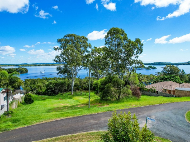 117 Palm Beach Road, Russell Island QLD 4184