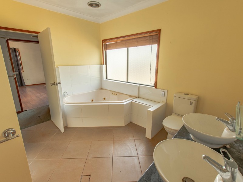 12 Harvey Street, Russell Island QLD 4184