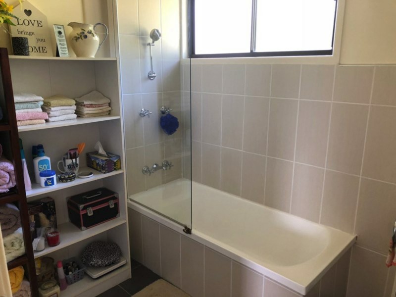 5 Carnation Cres, Russell Island QLD 4184