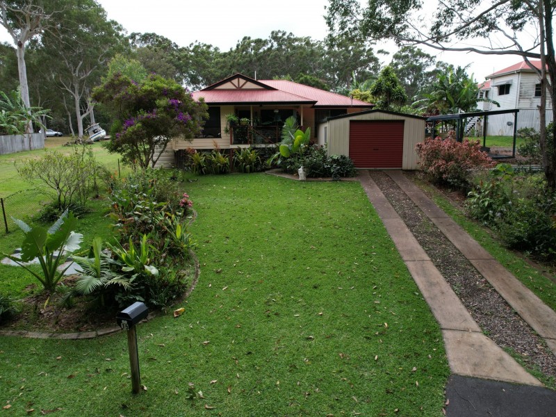 15 Borrows Street, Russell Island QLD 4184
