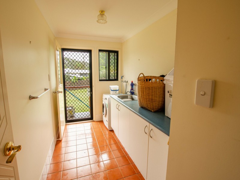 15 Borrows Street, Russell Island QLD 4184