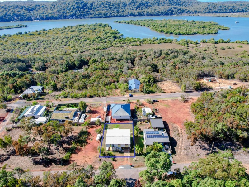 8 Hillview Pde, Russell Island QLD 4184