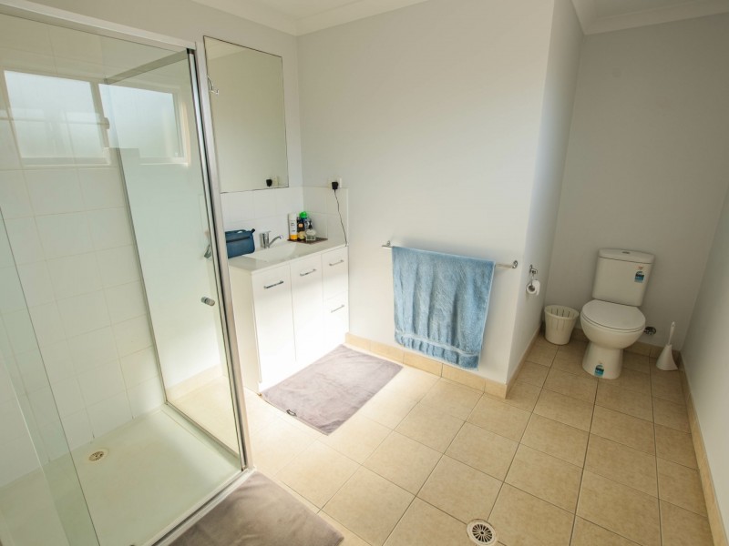 8 Hillview Pde, Russell Island QLD 4184