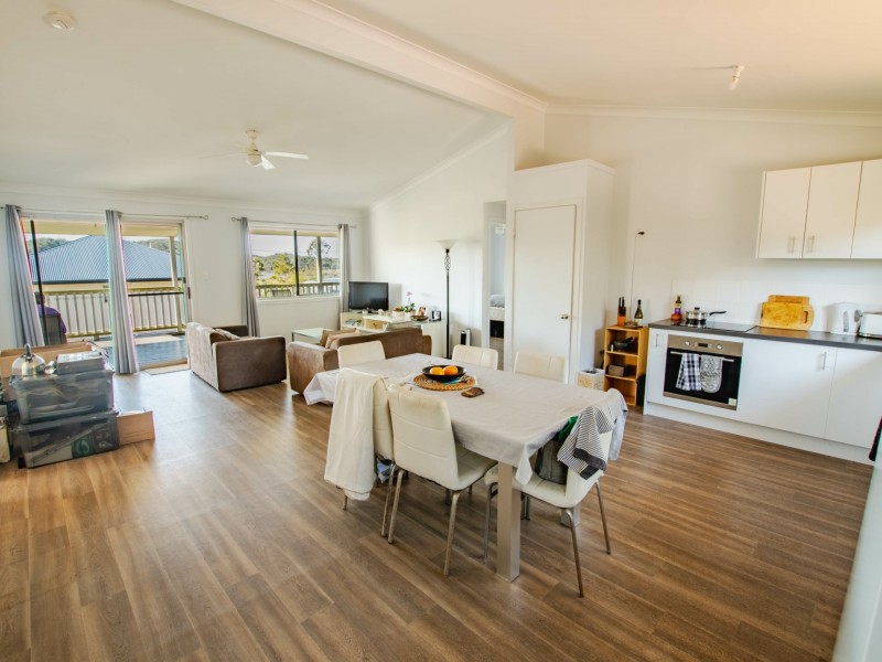 8 Hillview Pde, Russell Island QLD 4184