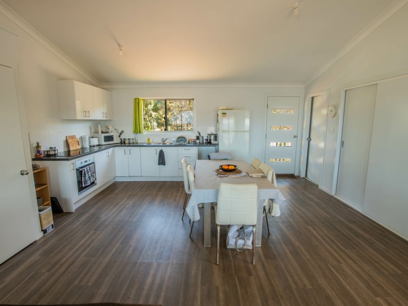 8 Hillview Pde, Russell Island QLD 4184
