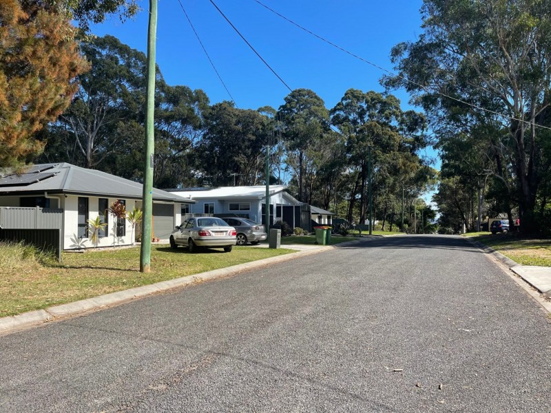 26 Rossi Ave, Russell Island QLD 4184