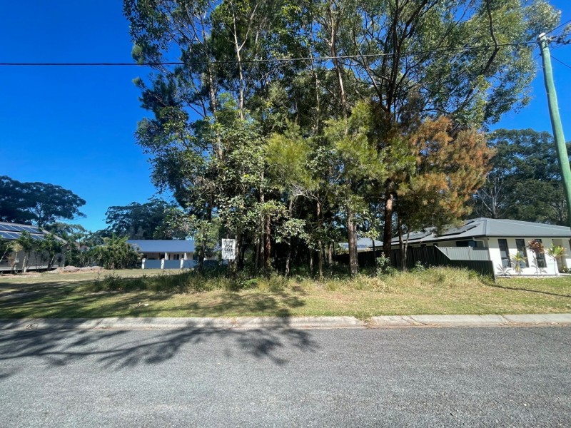 26 Rossi Ave, Russell Island QLD 4184