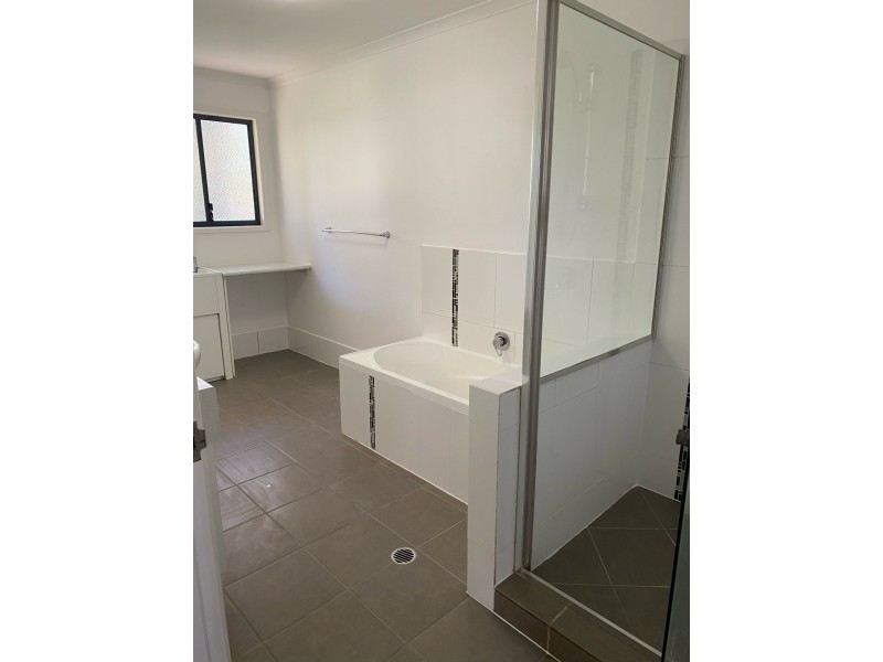 8 Taylor, Russell Island QLD 4184