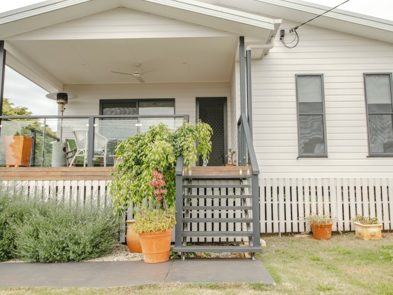 10 Vista St, Russell Island QLD 4184