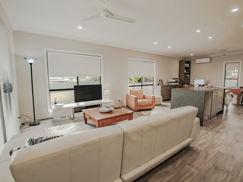 10 Vista St, Russell Island QLD 4184