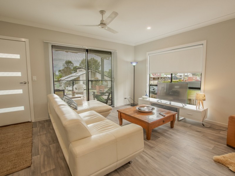 10 Vista St, Russell Island QLD 4184