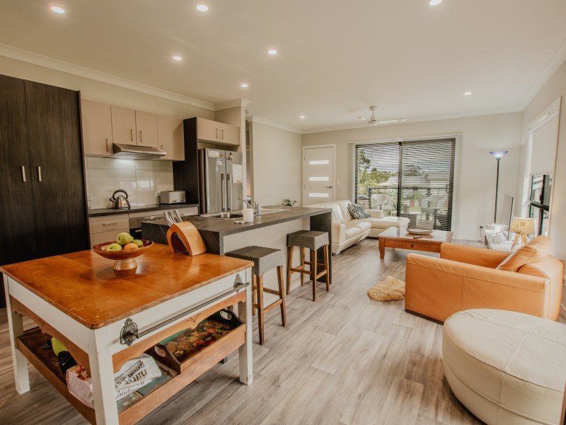 10 Vista St, Russell Island QLD 4184