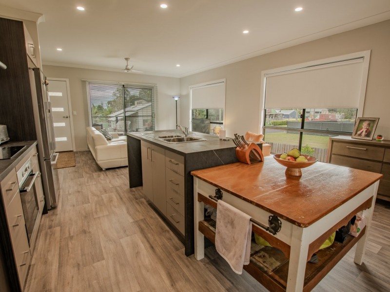 10 Vista St, Russell Island QLD 4184