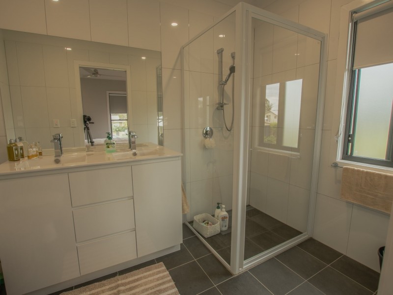 10 Vista St, Russell Island QLD 4184