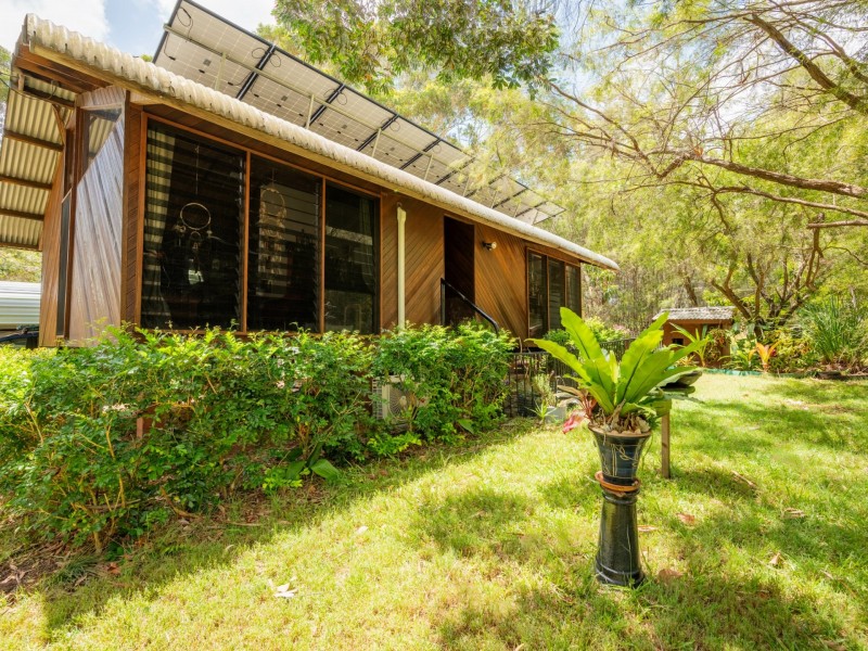 12 FRANGIPANNI STREET, Russell Island QLD 4184