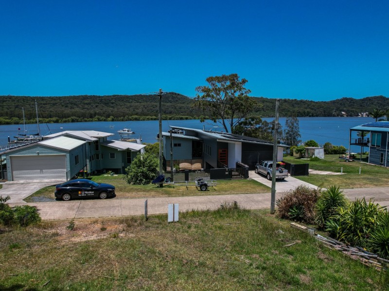 92 Wahine Drive, Russell Island QLD 4184