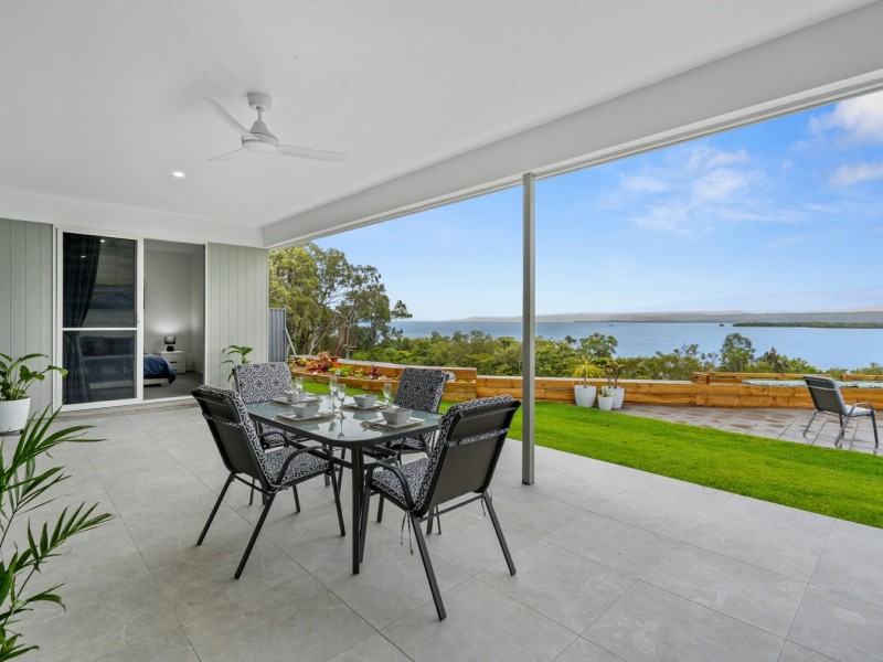 17 Bay Dve, Russell Island QLD 4184