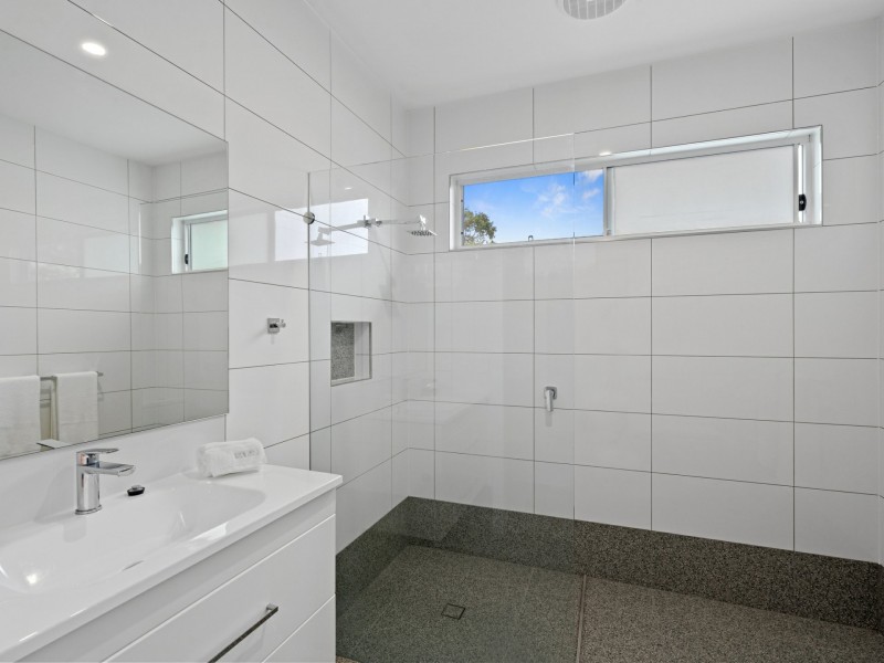 17 Bay Dve, Russell Island QLD 4184