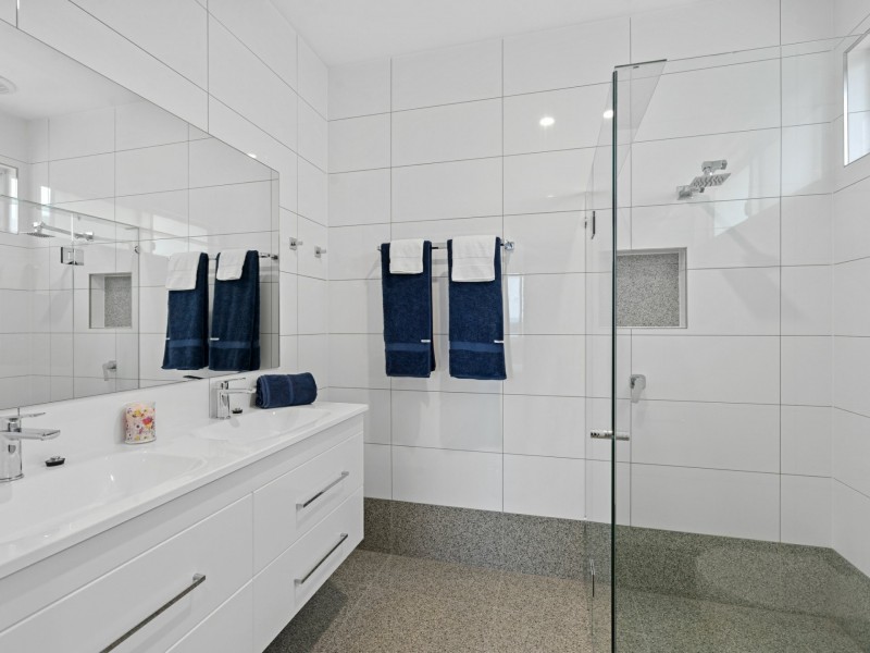 17 Bay Dve, Russell Island QLD 4184