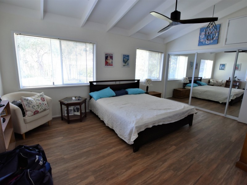 17 Wilma Cres, Russell Island QLD 4184