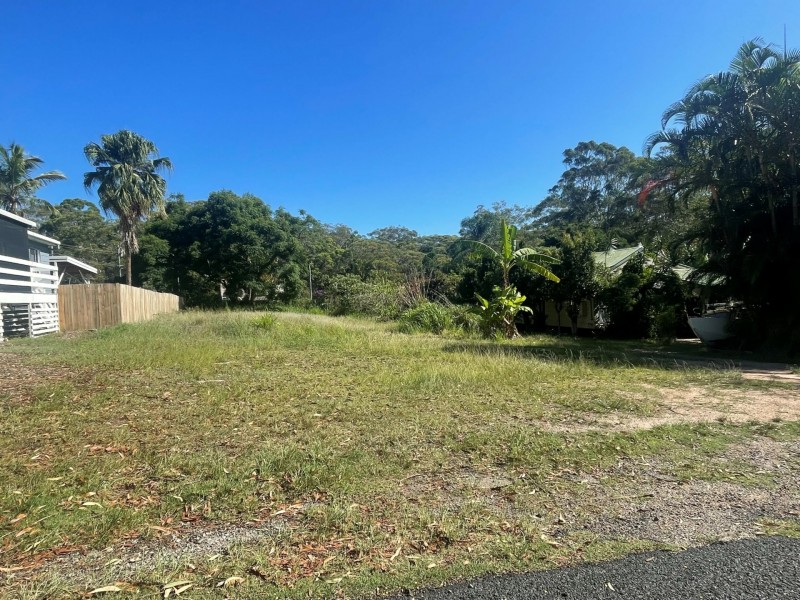 8 Parish St, Russell Island QLD 4184